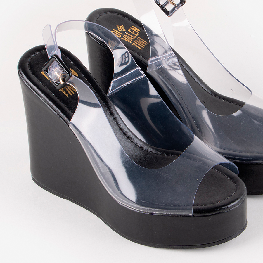 liz preto 4235423523