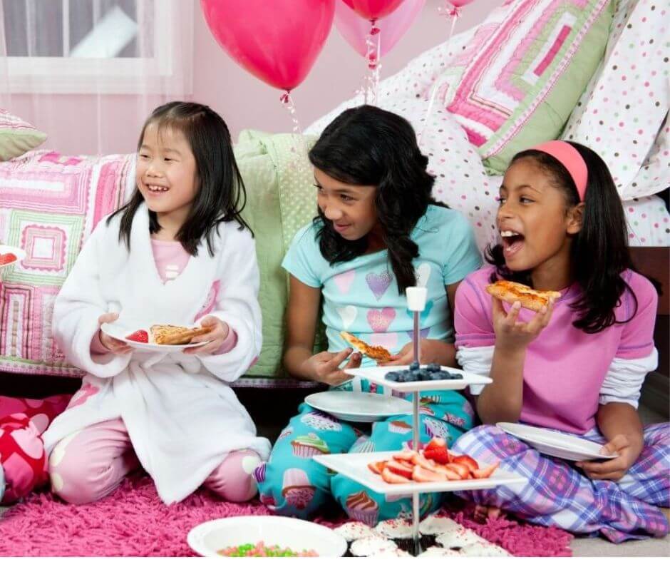 criancas organizando festa